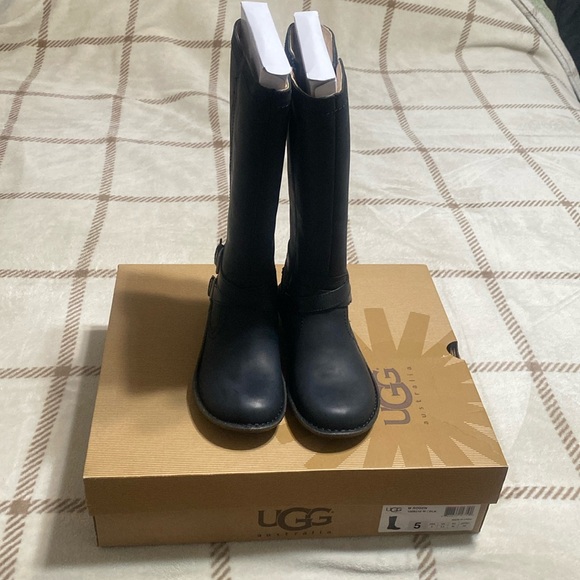 NWOT Black Leather Ugg 100% Wool Size 5 - Picture 1 of 6
